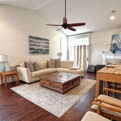 Quick drive to Stadium! - 3 Br-Priv Yard