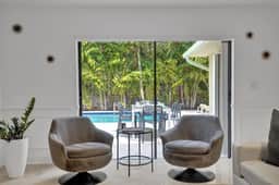 Tropical 5 bedroom pool home
