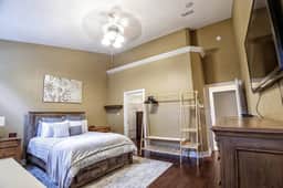 Close to everything | 3 bedroom | Private yard | Drive way