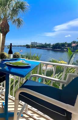 Stunning Waterfront Condo - Walk to beach/Pool/Direct Beach Access