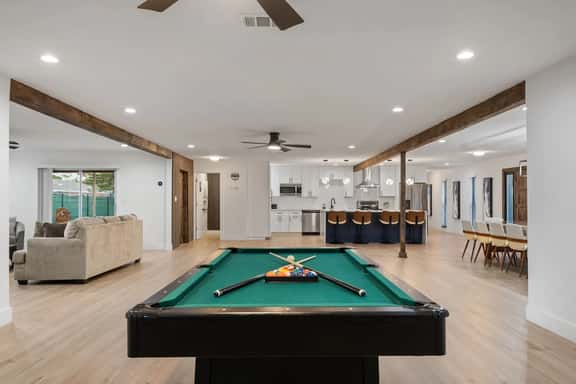 Sarasota- 4br/4b, 11 beds! Pickleball & pool! - Image 1