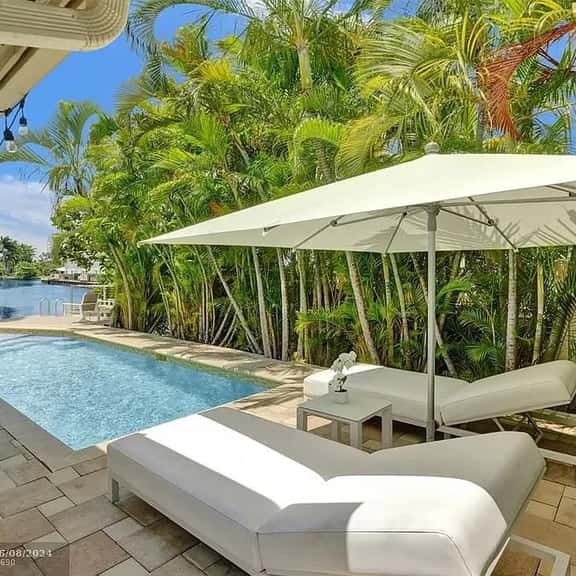 Lux Waterfront view 3/2+pool- close to beach! - Image 1