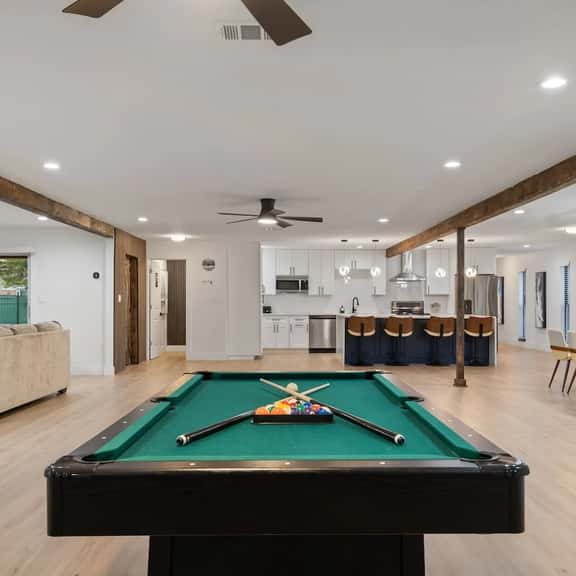 Sarasota- 4br/4b, 11 beds! Pickleball & pool! - Image 1