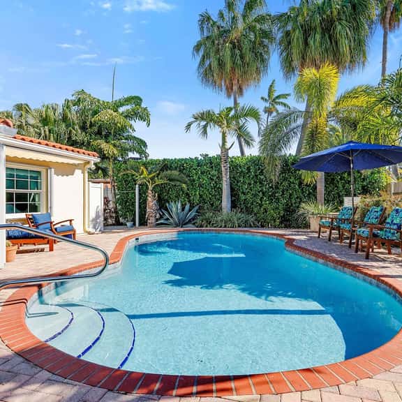 Walk to Beach + Private Pool - Image 1