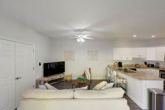 Putt-Putt Paradise | Bright 2BR/2BA Near Palm Bch