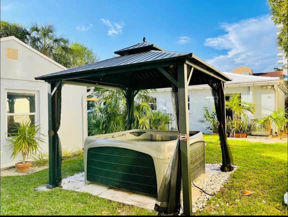 Steps to Beach + Hot Tub | Walk to Dining & Shops | Pompano
