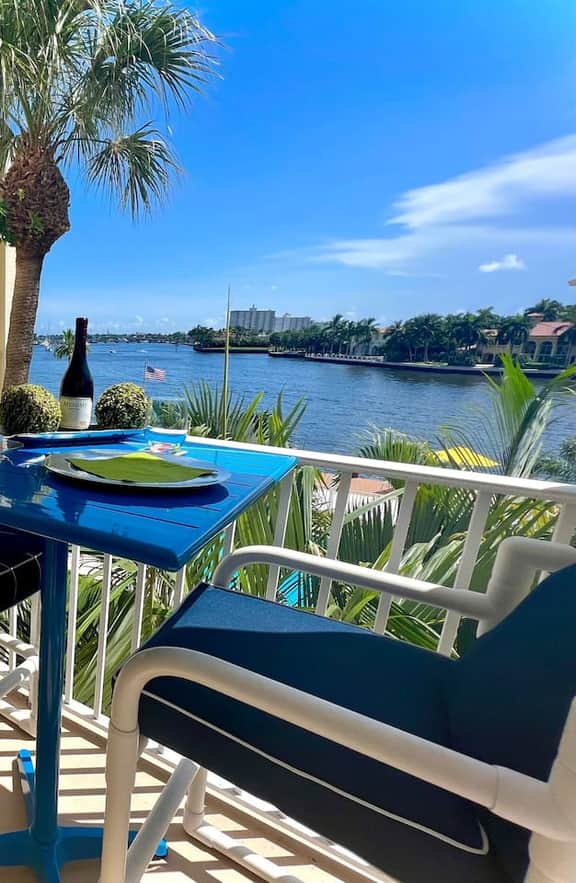 Stunning Waterfront Condo - Walk to beach/Pool/Direct Beach Access