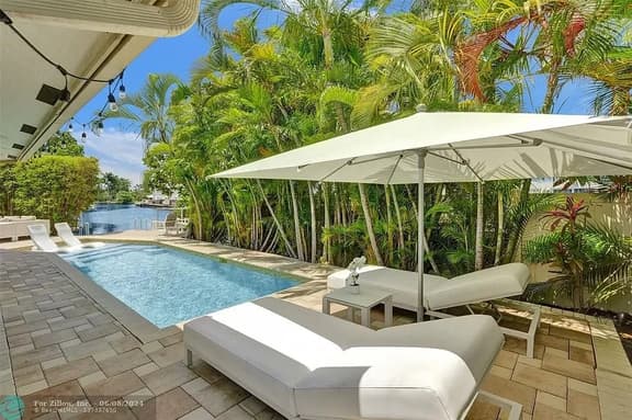 Welcome to Lux Waterfront Getaway: Modern & Pet-Friendly
