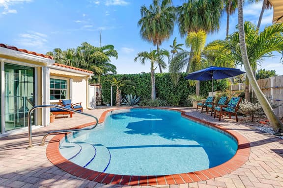 Walk to Beach + Private Pool